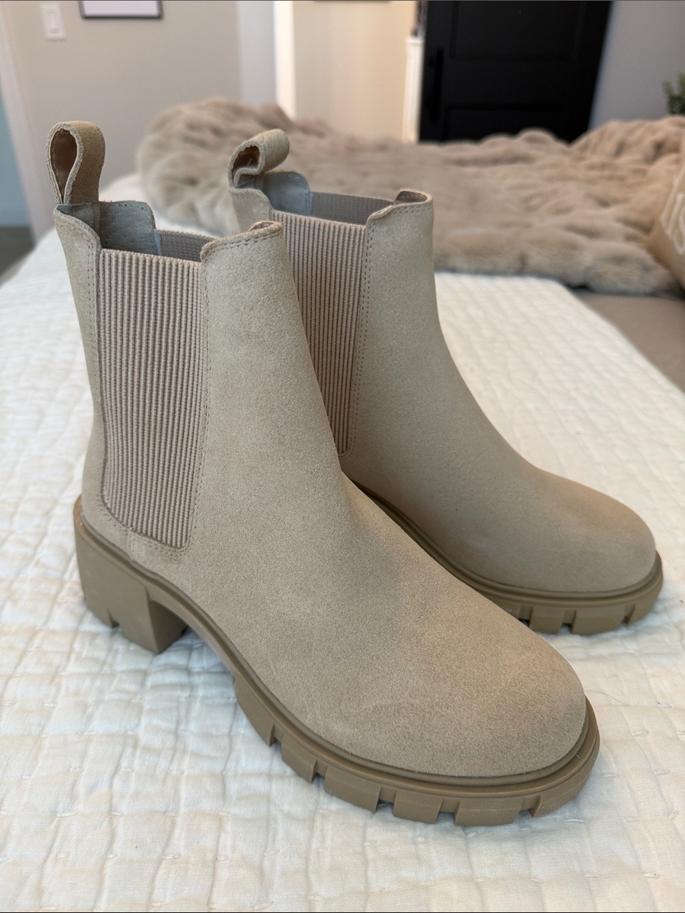 New Women's Steve Madden Lug Boot in Light Beige - Suede Ankle Boot size 7